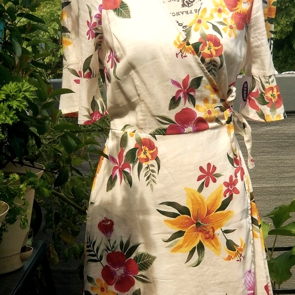 Old Navy / Floral / Wrap Dress - Picture 2 of 5